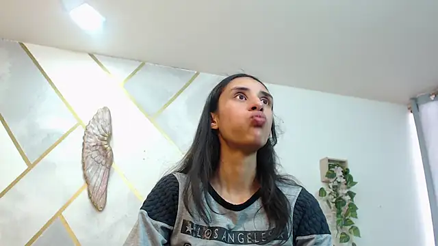 RoxanaCyrano  online show from November 4, 2025, 8:08 pm