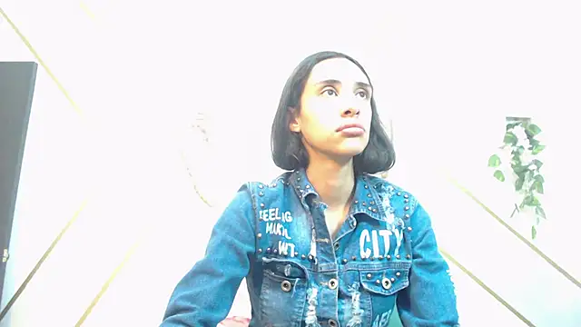 RoxanaCyrano  online show from December 17, 2025, 8:04 pm