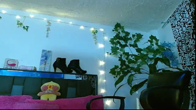 Snapshot of DULCE_ZOE chatting on February 3, 2025, 5:29 am DULCE ZOE online show from February 3, 2025, 5:29 am