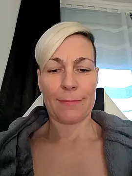 DarleenHot online show from December 17, 2024, 2:44 pm