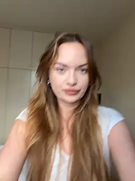 ElenaRebelle online show from April 4, 2026, 4:44 am