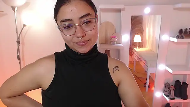  Kim  M online show from November 10, 2025, 12:59 pm