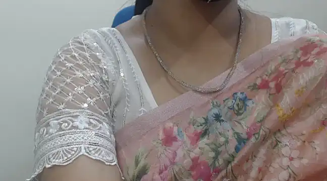 Snapshot of Lovely_Siri_23 chatting on February 13, 2025, 2:12 am Lovely Siri 23 online show from February 13, 2025, 2:12 am