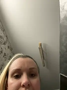 Snapshot of Bella-Tight chatting on March 3, 2026, 8:15 pm Bella-Tight online show from March 3, 2026, 8:15 pm