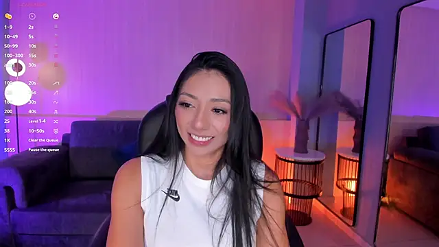 LizzHamilton   online show from March 6, 2025, 8:37 pm