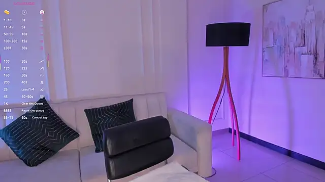 LizzHamilton   online show from October 12, 2025, 7:13 pm