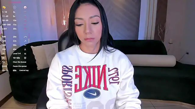 LizzHamilton   online show from October 17, 2025, 9:28 pm