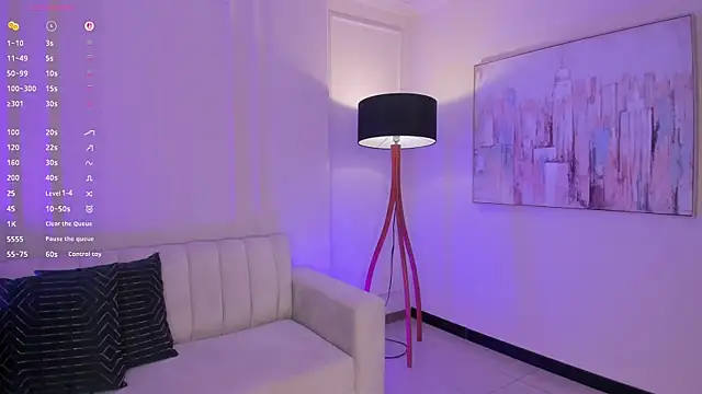 LizzHamilton   online show from December 18, 2025, 11:49 am