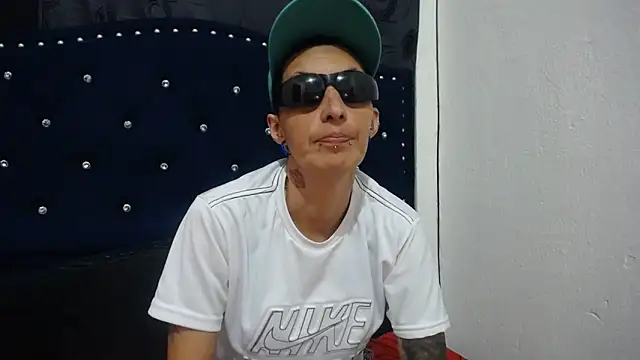 anyu1306 online show from December 11, 2024, 5:53 am