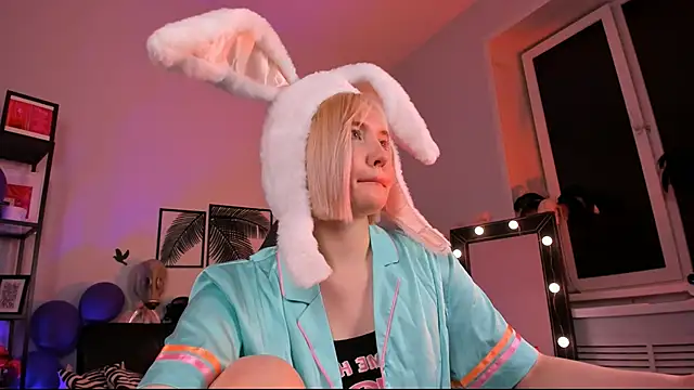 ReiYosimoto online show from December 29, 2024, 6:05 pm