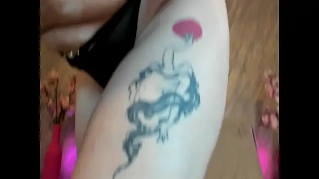 Rayanablackandwhite online show from April 17, 2026, 7:39 pm