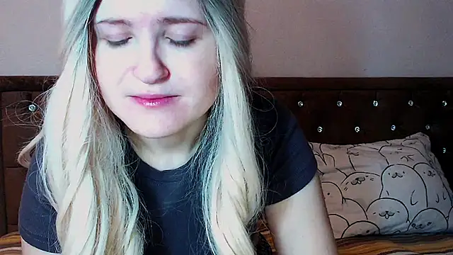 Sara4uu online show from December 3, 2025, 10:19 pm