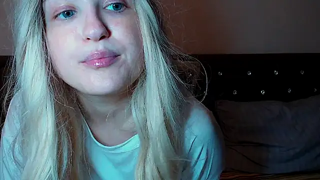 Sara4uu online show from June 28, 2026, 8:37 pm