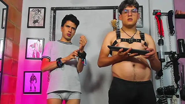 Snapshot of dom2travelersss chatting on February 20, 2025, 4:57 pm dom2travelersss online show from February 20, 2025, 4:57 pm