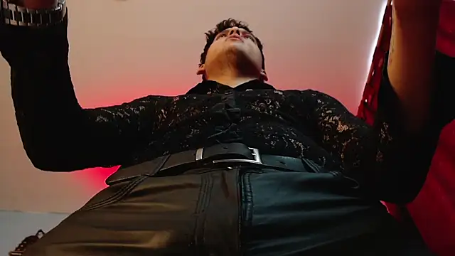 Snapshot of dom2travelersss chatting on September 19, 2025, 3:56 pm dom2travelersss online show from September 19, 2025, 3:56 pm