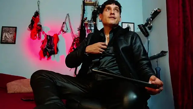 dom2travelersss online show from April 16, 2026, 7:47 pm