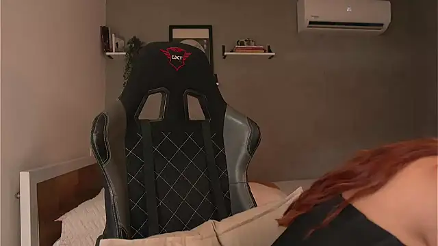 Snapshot of DaniDusan_ chatting on March 9, 2025, 6:32 pm DaniDusan  online show from March 9, 2025, 6:32 pm