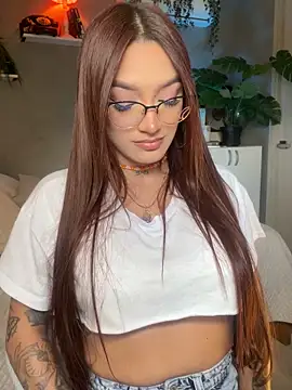 Snapshot of DaniDusan_ chatting on October 3, 2025, 4:15 pm DaniDusan  online show from October 3, 2025, 4:15 pm