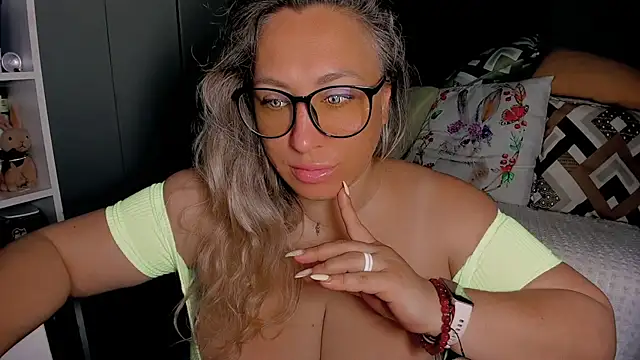 Snapshot of CumOnMy_Tits chatting on July 4, 2026, 2:07 am CumOnMy Tits online show from July 4, 2026, 2:07 am