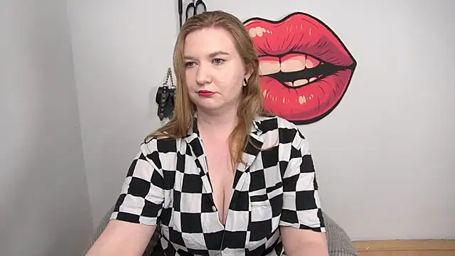 LaraDream online show from November 5, 2025, 4:29 pm