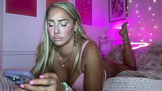 Fitnessbabe69 online show from January 18, 2026, 7:12 am